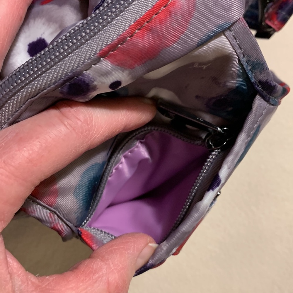BNWOT. lug purse - Picture 6 of 9